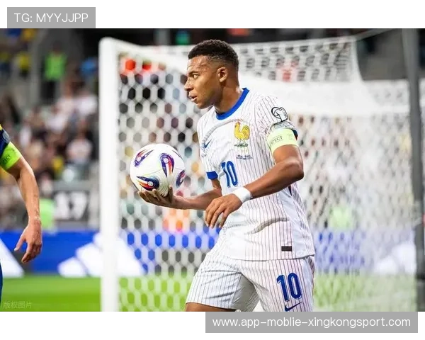 姆巴佩插上完成精准推送,法国前场再添利器